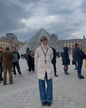 Leighton Meester Instagram - 💋🇫🇷🥖
