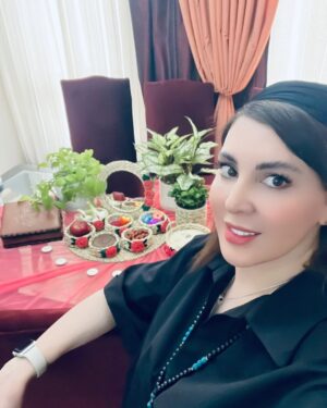Leila Bolukat Instagram - سال ۱۴۰۴، سال مار مبارک! 🐍✨

مار، نماد هوش، تحول و رازآلودگی است. در این سال، با درایت تصمیم بگیر، با انعطاف‌پذیری مسیرت را هموار کن و همچون ماری که به آرامی اما مطمئن پیش می‌رود، به اهداف بزرگت نزدیک شو.

سال جدید پر از موفقیت، شگفتی و خوش‌اقبالی برایتان باد!
#لیلا_بلوکات #سال_جدید_آغازی_بهتر #عید_نوروز_مبارک❤️