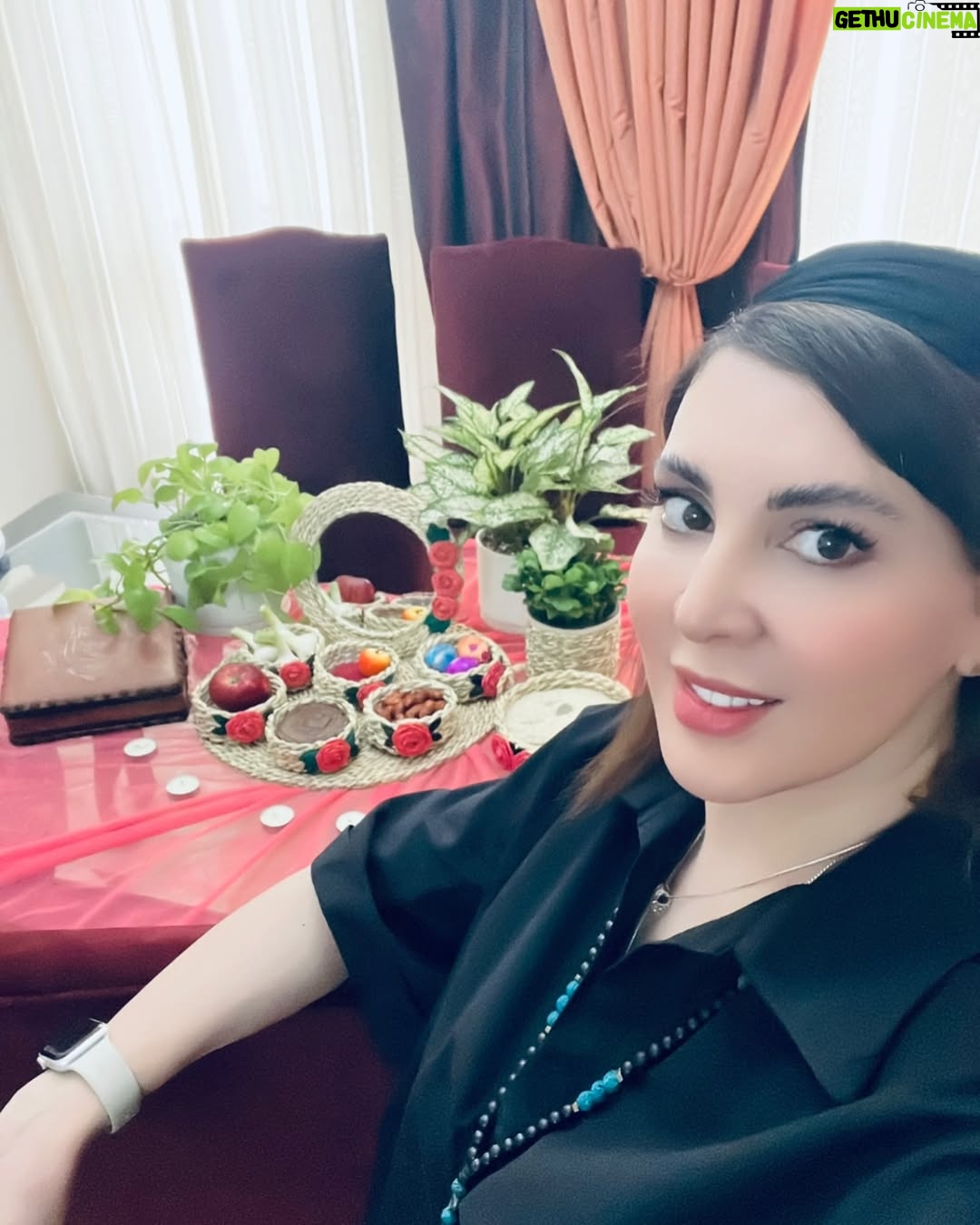 Leila Bolukat - 39.4K Likes - سال ۱۴۰۴، سال مار مبارک! 🐍✨
مار، نماد هوش، تحول و رازآلودگی است. در این سال، با درایت تصمیم بگیر، با انعطافپذیری مسیرت را هموار کن و همچون ماری که به آرامی اما مطمئن پیش میرود، به اهداف بزرگت نزدیک شو.
سال جدید پر از موفقیت، شگفتی و خوشاقبالی برایتان باد!
#لیلا_بلوکات #سال_جدید_آغازی_بهتر #عید_نوروز_مبارک❤️