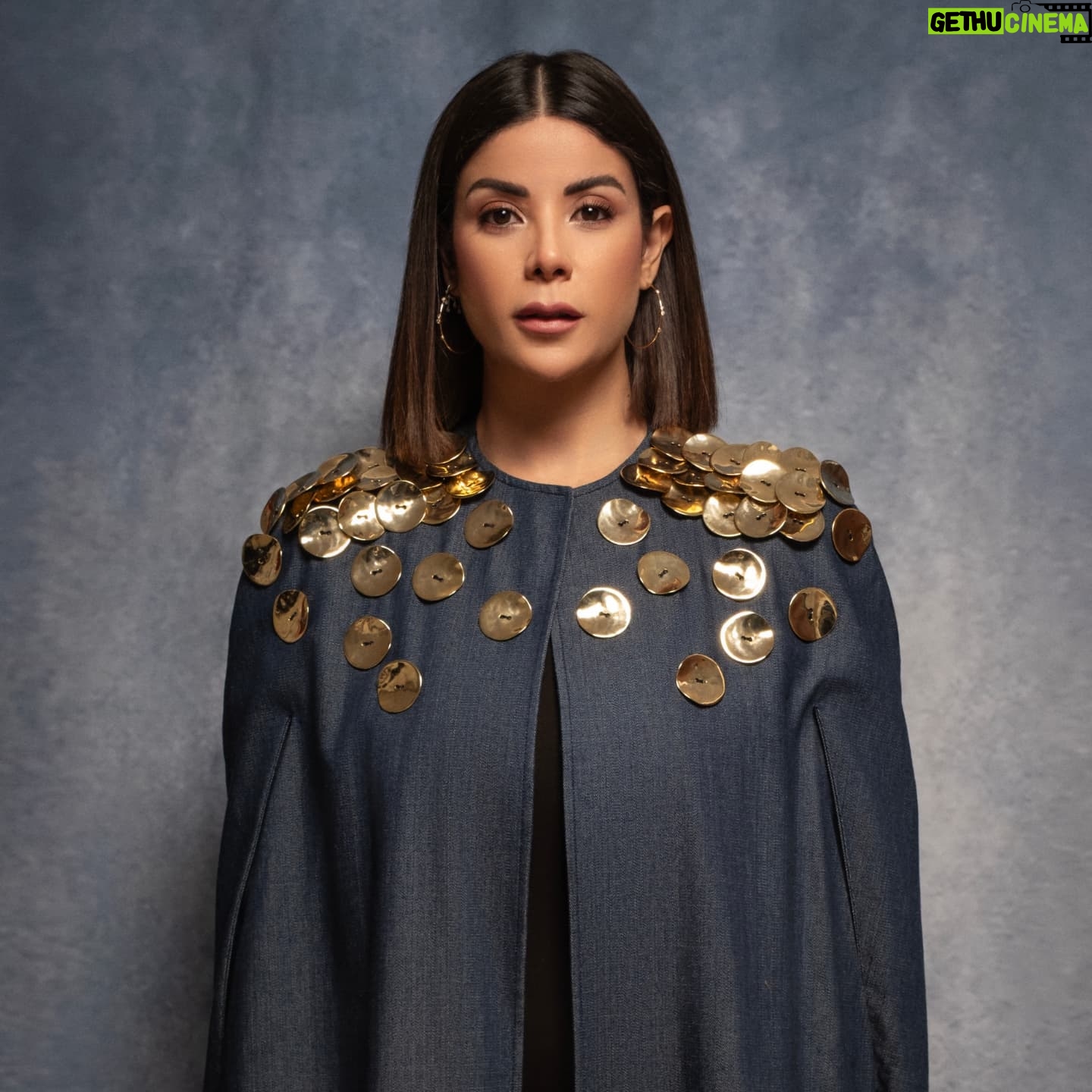 Leila Hadioui - 3 Likes - Inspirée par la force des femmes, créée pour sublimer chaque pas. Une cape pas comme les autres. 😍
@leilahadiouicollection