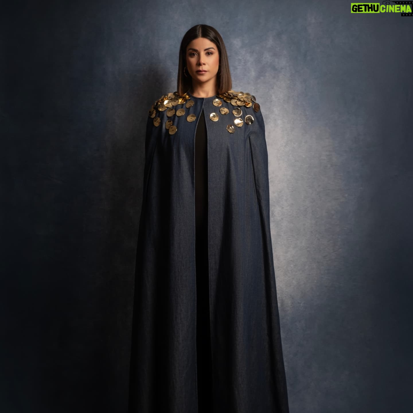 Leila Hadioui - 3 Likes - Inspirée par la force des femmes, créée pour sublimer chaque pas. Une cape pas comme les autres. 😍
@leilahadiouicollection