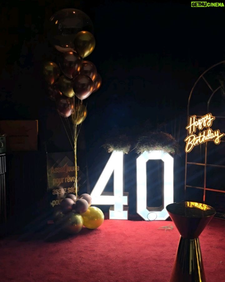 Leila Hadioui - 104.9K Likes - 40 ans... et le cœur rempli de gratitude ! 💫
Je n’ai pas de mots assez forts pour exprimer ma joie et mon émotion suite à cette incroyable surprise que vous m’avez préparée. Merci à tous mes amis, ma famille, pour ce moment magique, unique, et surtout inoubliable.
Le plus beau cadeau était de voir ma fille, et je ne remercierai jamais assez ceux qui ont rendu cela possible. Vous avez comblé mon cœur de bonheur et d’amour.❤️
J’ai tellement de gratitude d’avoir des amis comme vous, des gens qui m’aiment et me soutiennent. Vous me rappelez chaque jour combien j’ai de la chance d’être entourée d’un cercle aussi extraordinaire.
Merci à chacun d’entre vous pour vos messages, vos appels, votre présence et vos attentions. Vous avez fait de mes 40 ans un souvenir gravé à jamais.❣️🫶🏻
Voici à 40 ans, à l’amour et à ces moments précieux partagés avec des personnes si spéciales ! 🥂✨