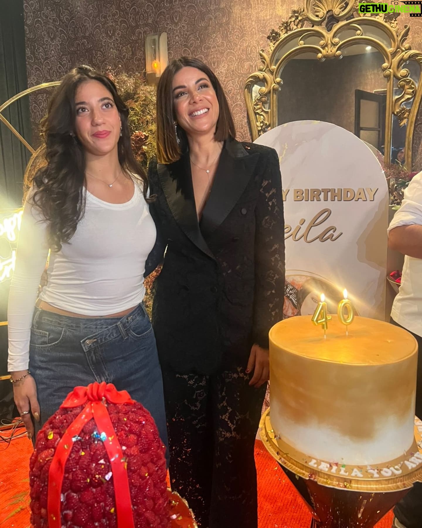 Leila Hadioui - 104.9K Likes - 40 ans... et le cœur rempli de gratitude ! 💫
Je n’ai pas de mots assez forts pour exprimer ma joie et mon émotion suite à cette incroyable surprise que vous m’avez préparée. Merci à tous mes amis, ma famille, pour ce moment magique, unique, et surtout inoubliable.
Le plus beau cadeau était de voir ma fille, et je ne remercierai jamais assez ceux qui ont rendu cela possible. Vous avez comblé mon cœur de bonheur et d’amour.❤️
J’ai tellement de gratitude d’avoir des amis comme vous, des gens qui m’aiment et me soutiennent. Vous me rappelez chaque jour combien j’ai de la chance d’être entourée d’un cercle aussi extraordinaire.
Merci à chacun d’entre vous pour vos messages, vos appels, votre présence et vos attentions. Vous avez fait de mes 40 ans un souvenir gravé à jamais.❣️🫶🏻
Voici à 40 ans, à l’amour et à ces moments précieux partagés avec des personnes si spéciales ! 🥂✨