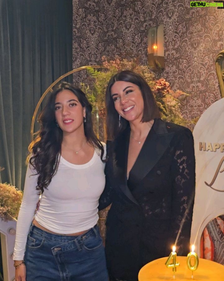 Leila Hadioui - 104.9K Likes - 40 ans... et le cœur rempli de gratitude ! 💫
Je n’ai pas de mots assez forts pour exprimer ma joie et mon émotion suite à cette incroyable surprise que vous m’avez préparée. Merci à tous mes amis, ma famille, pour ce moment magique, unique, et surtout inoubliable.
Le plus beau cadeau était de voir ma fille, et je ne remercierai jamais assez ceux qui ont rendu cela possible. Vous avez comblé mon cœur de bonheur et d’amour.❤️
J’ai tellement de gratitude d’avoir des amis comme vous, des gens qui m’aiment et me soutiennent. Vous me rappelez chaque jour combien j’ai de la chance d’être entourée d’un cercle aussi extraordinaire.
Merci à chacun d’entre vous pour vos messages, vos appels, votre présence et vos attentions. Vous avez fait de mes 40 ans un souvenir gravé à jamais.❣️🫶🏻
Voici à 40 ans, à l’amour et à ces moments précieux partagés avec des personnes si spéciales ! 🥂✨