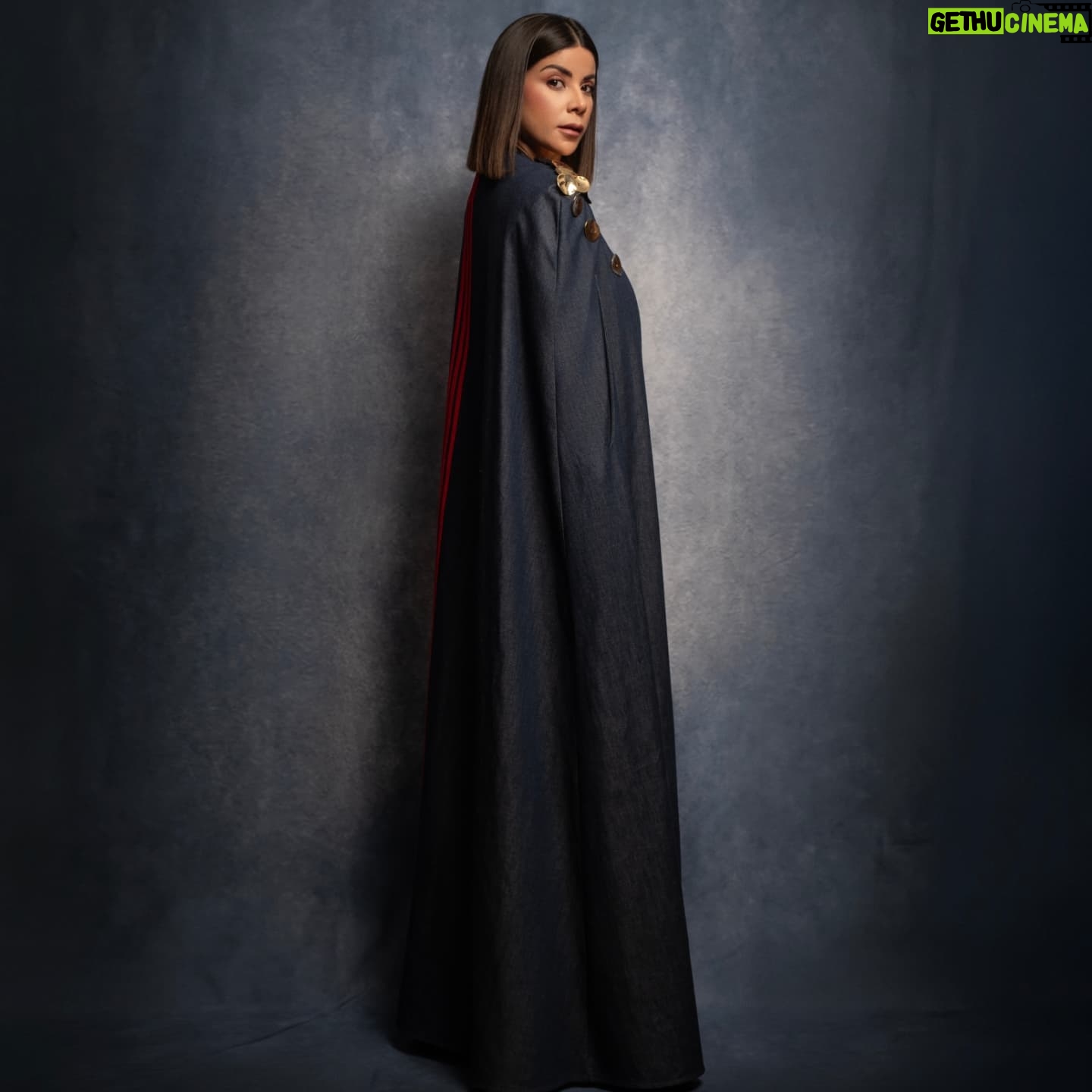 Leila Hadioui - 3 Likes - Inspirée par la force des femmes, créée pour sublimer chaque pas. Une cape pas comme les autres. 😍
@leilahadiouicollection