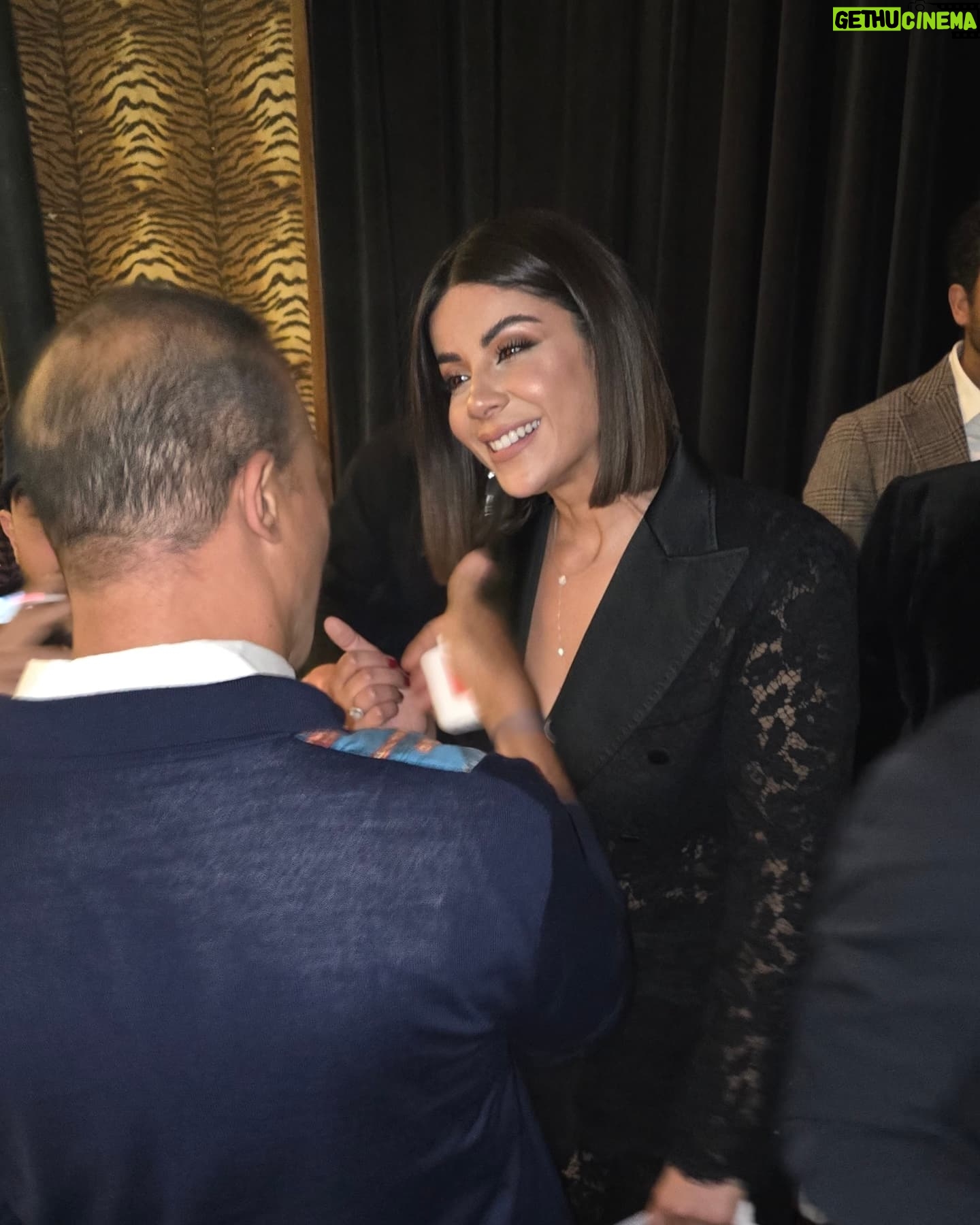 Leila Hadioui - 104.9K Likes - 40 ans... et le cœur rempli de gratitude ! 💫
Je n’ai pas de mots assez forts pour exprimer ma joie et mon émotion suite à cette incroyable surprise que vous m’avez préparée. Merci à tous mes amis, ma famille, pour ce moment magique, unique, et surtout inoubliable.
Le plus beau cadeau était de voir ma fille, et je ne remercierai jamais assez ceux qui ont rendu cela possible. Vous avez comblé mon cœur de bonheur et d’amour.❤️
J’ai tellement de gratitude d’avoir des amis comme vous, des gens qui m’aiment et me soutiennent. Vous me rappelez chaque jour combien j’ai de la chance d’être entourée d’un cercle aussi extraordinaire.
Merci à chacun d’entre vous pour vos messages, vos appels, votre présence et vos attentions. Vous avez fait de mes 40 ans un souvenir gravé à jamais.❣️🫶🏻
Voici à 40 ans, à l’amour et à ces moments précieux partagés avec des personnes si spéciales ! 🥂✨