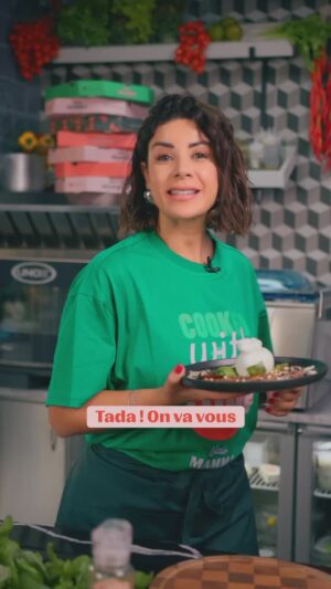 Leila Hadioui Instagram - Après les fêtes, place à un peu de légèreté… mais toujours avec plaisir ! 🌿✨

Avec @leilahadioui , on vous montre qu’on peut être gourmand tout en prenant soin de soi. 💚 
Découvrez sa version de la salade caprese, un classique de Little Mamma, parfait pour se régaler sainement après les excès. 🍅🥗

Parce qu’à Little Mamma, on prouve que plaisir et équilibre vont de pair. Venez tester nos options fraîches et savoureuses sur notre carte.

#littlemamma #pizzalovers #pastalovers #italianfood #cuisineitalienne #tasteofitaly #restaurantmaroc #bestrestaurants #AmoreInEveryBite #cookedwithlove #foodiesofinstagram #saladecaprese