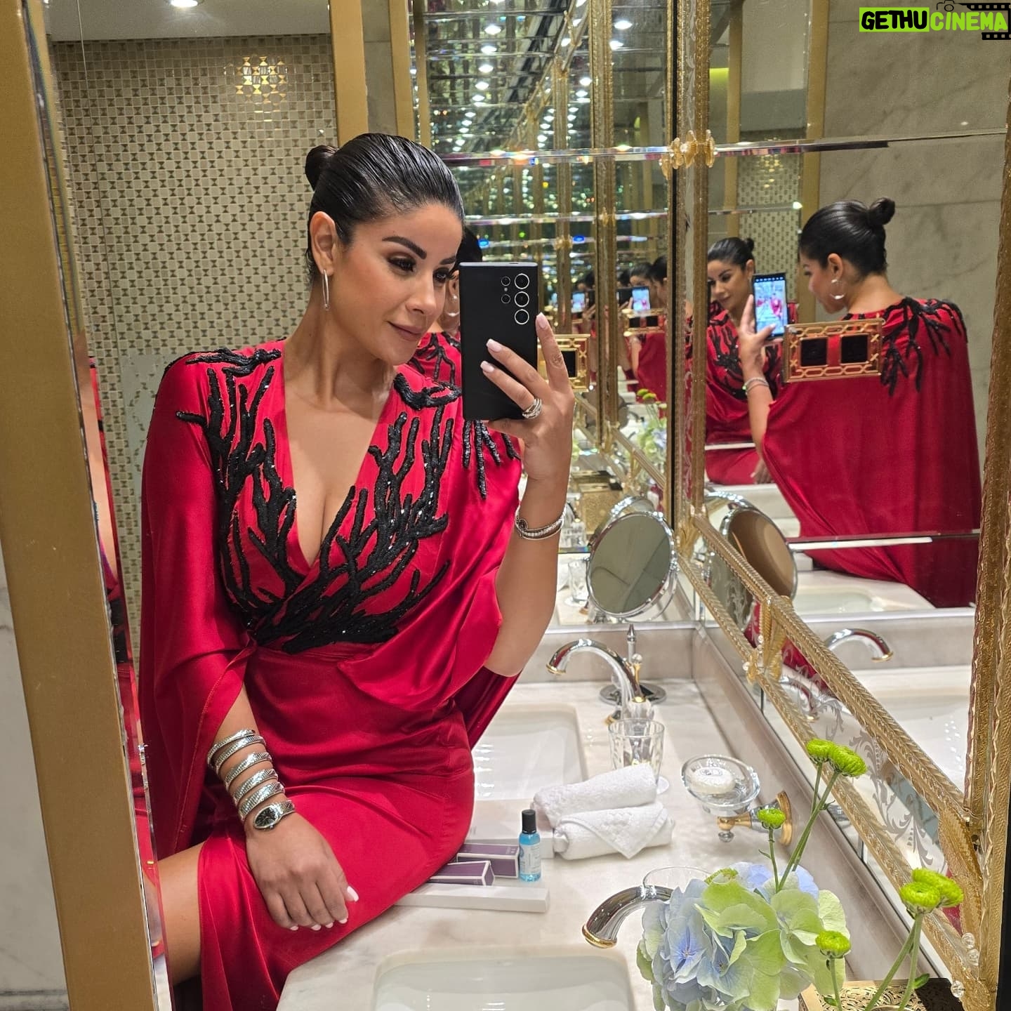 Leila Hadioui - 73.2K Likes - In every corner lies a beauty, and in every beauty lies a corner ✨️ 🇲🇦
#Morocco
👗 @leilahadiouicollection