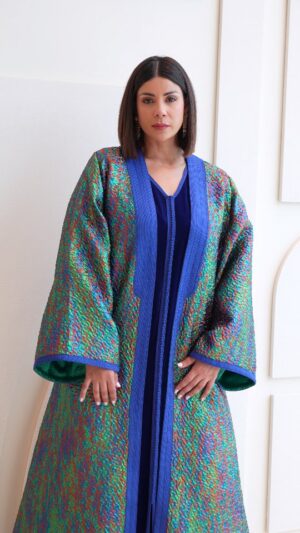 Leila Hadioui Instagram - Élégance en brocart, noblesse en velours. 
Fait main par un  Maâlem, pour celles qui veulent briller autrement.💙
@leilahadiouicollection 
@lemoroccomall 
#caftanmarocain🇲🇦 
#القفطان_المغربي