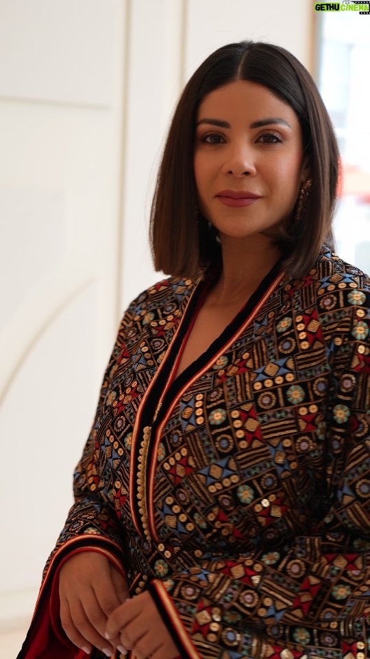 Leila Hadioui - 3 Likes - من أيدي الحرفيين، تراث حي.
القفطان المغربي، رمز هويتنا 🇲🇦
@leilahadiouicollection
@lemoroccomall
#القفطان_المغربي