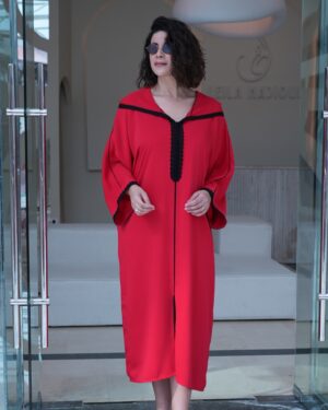 Leila Hadioui Instagram - Vous êtes plutôt Gandoura ou djellaba ? ❤️
@leilahadiouicollection @lemoroccomall 
@japsunmaroc
#القفطان_المغربي