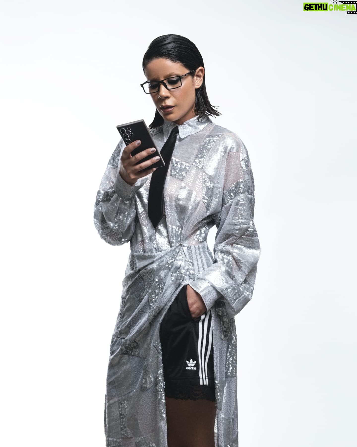 Leila Hadioui - 70.1K Likes - LH X SAMSUNG X ADIDAS
@leilahadiouicollection
@samsungmaroc
@adidasarabia
DA & styling @jihanelahlouu__
Photographe @sajidphotography
Mup @linabekks
Hair @salahhalouli
Post-prod @abdelkebdani