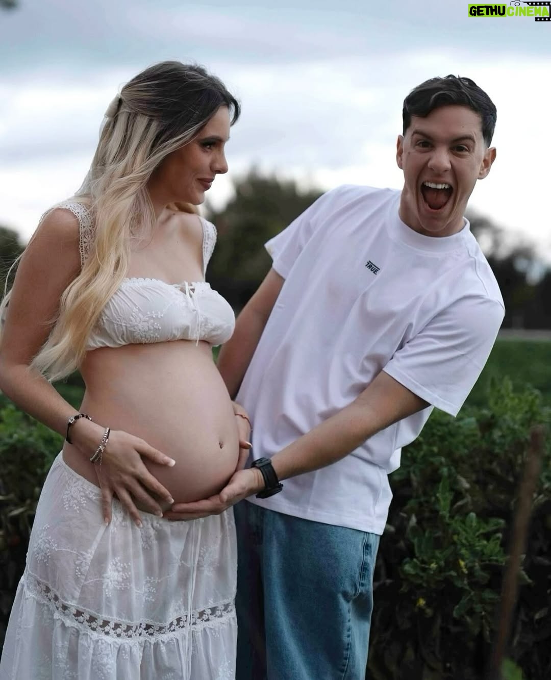 Lele Pons - 4 Million Likes - Weâre PREGNANT!!!!! đ¤°đźâ¤ď¸đĽš canât wait to meet you! We love you- Mom & Dad
BEBE EN CAMINO!! â¤ď¸â¤ď¸ contando los dĂas para conocerte, đđź te amamos. -Mama y Papa
(Photographer: @phraa )
