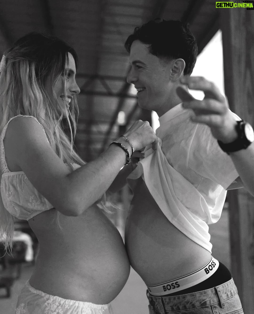 Lele Pons - 4 Million Likes - Weâre PREGNANT!!!!! đ¤°đźâ¤ď¸đĽš canât wait to meet you! We love you- Mom & Dad
BEBE EN CAMINO!! â¤ď¸â¤ď¸ contando los dĂas para conocerte, đđź te amamos. -Mama y Papa
(Photographer: @phraa )