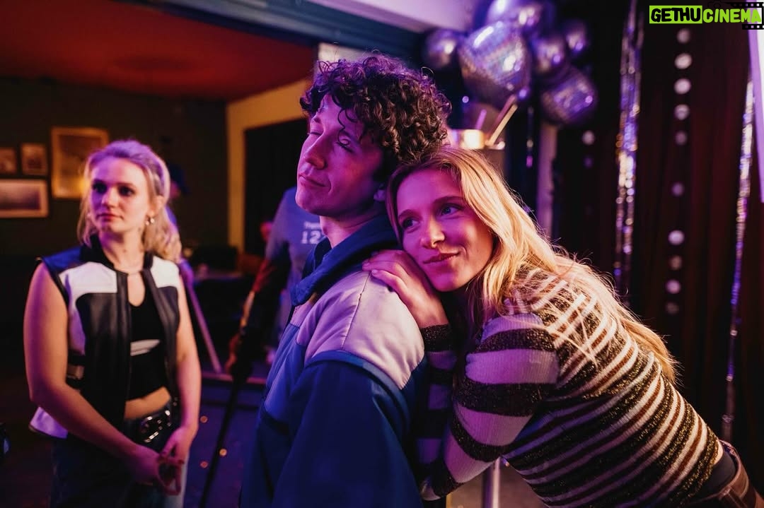 Lena Klenke - 20.4K Likes - Here we go. 7 years ago we started this ride and for sure didn’t know what we got ourselves into. 4 seasons later, we’re family. Thank you for that to everyone involved. Every day on set didn’t even feel like work because we had so much fun. Very cheesy but true. I hope you can see how much love, sweat & tears went into this. Enjoy the ride 🎢 Season 4 of @howtoselldrugsonlinefast now on @netflixde
Setphotos by @phepper and Me
Thank you @netflixde for trusting us and thank you @bildundtonfabrik for all this madness 🧡