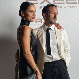 Leonor Varela Instagram - La  glamorosa Gala @exeed_bornformore con la Reina misma! ☺️ Este año hay una alianza con la @fundacioncare que vale la pena que vean 💗 siempre lindo ver amigos de la vida y nuevos 💓
.
.
Vestido @nuevelosangeles 
Joyas @casabarroschile 
Zapatos @prettyballerinaschile 
Glam @burby