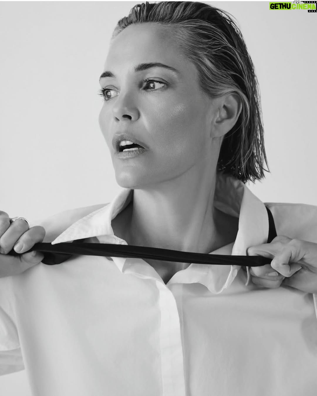 Leslie Bibb - 8.9K Likes - y'all feelin' anxious
about tonight...#seasonfinale
@thewhitelotus