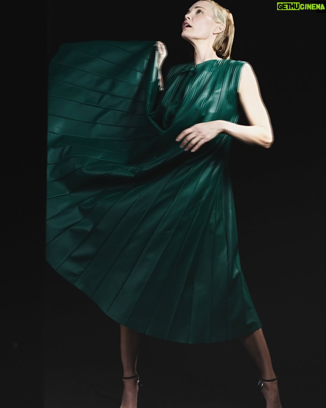 Leslie Bibb - 9K Likes - night moves
with @behindtheblinds...
photographer: @jw.ellington
makeup: @shaynagold
hair: @benskervin
styling: @michaelandrewstylist
Interview: @kate_lawson