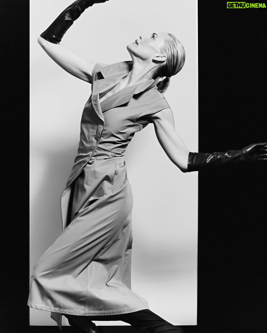 Leslie Bibb - 9K Likes - night moves
with @behindtheblinds...
photographer: @jw.ellington
makeup: @shaynagold
hair: @benskervin
styling: @michaelandrewstylist
Interview: @kate_lawson