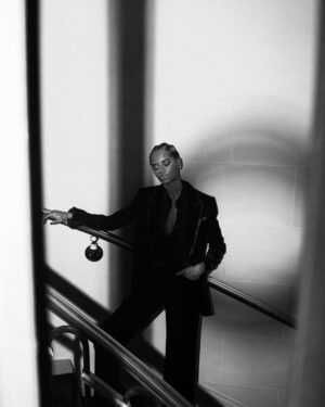 Letitia Wright Instagram - PFW25 🖤

@shionat 
@tomford 
@frankiedaniella 
@stefanbertin 
@brendafordhair 
@jojovandalkidd 
@priyagermaine_photography