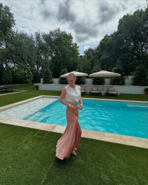 Leven Rambin Instagram - Easter in Austin with my in laws 🙏💗 — feeling so loved, full, and grateful for fresh starts, cinnamon rolls, and Texas sunshine.