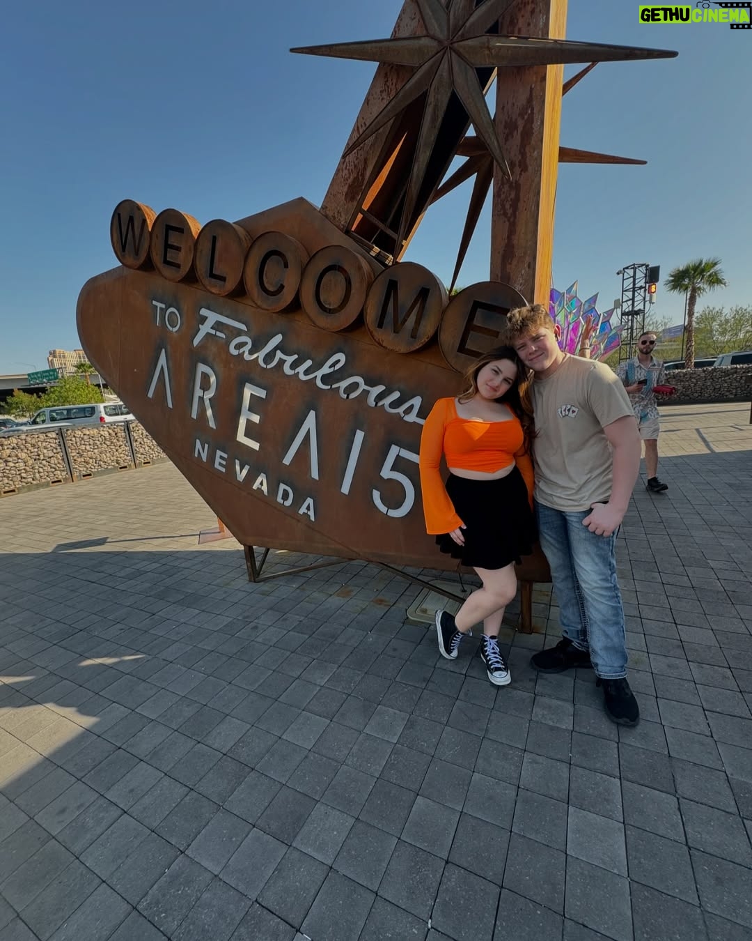 Lexi Rabe - 5.7K Likes - Area 15 photo dump @meow__wolf
@rabe.logann and game maker @supern0ob96 @area15official