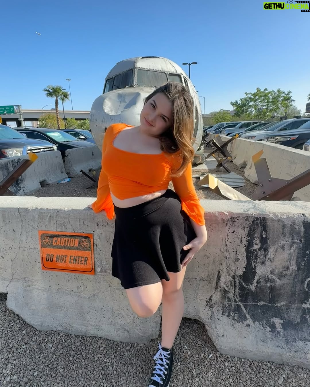 Lexi Rabe - 5.7K Likes - Area 15 photo dump @meow__wolf
@rabe.logann and game maker @supern0ob96 @area15official