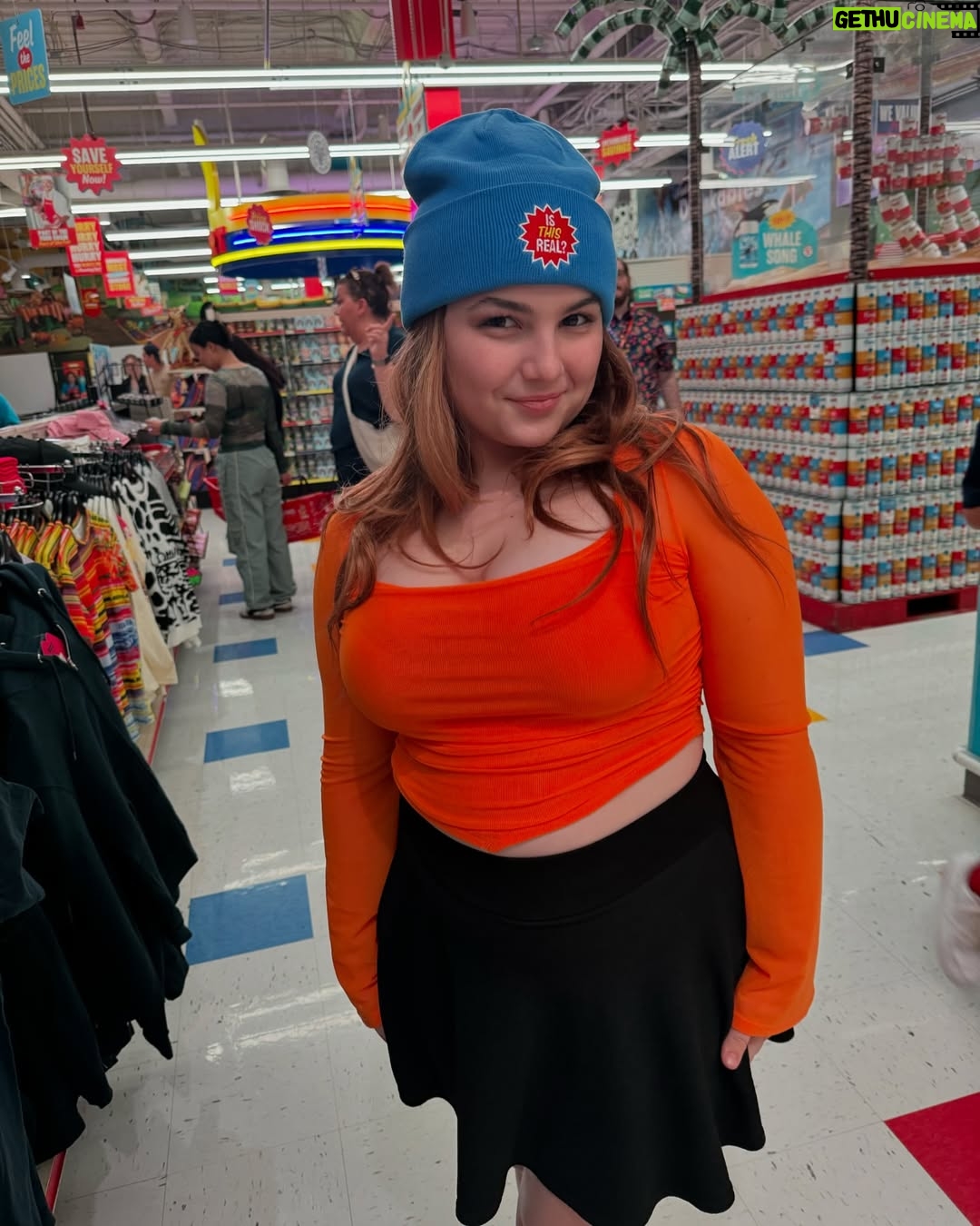 Lexi Rabe - 5.7K Likes - Area 15 photo dump @meow__wolf
@rabe.logann and game maker @supern0ob96 @area15official
