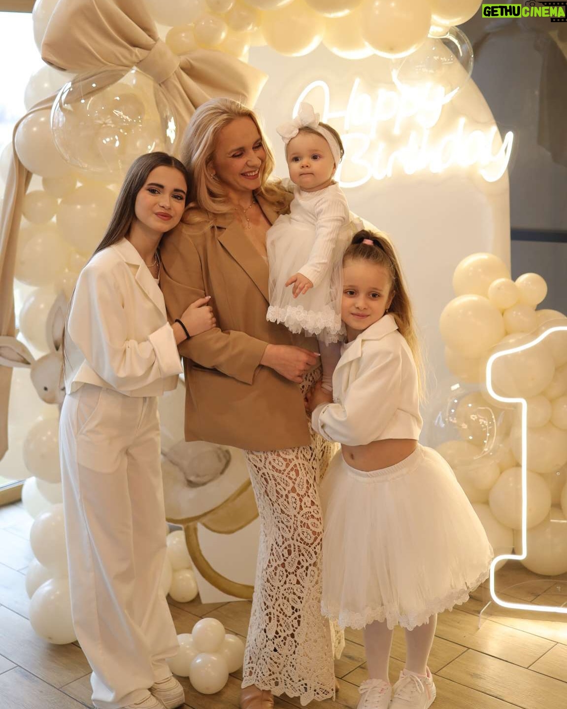 Liliia Rebryk - 51.3K Likes - Просто залишу ці фантастичні фото тут…
На згадку про 15 березня.
Про те, як швидко летить час.
Про перший день народження Адель💖
Фото @tsaruk.photo 🫶🏻