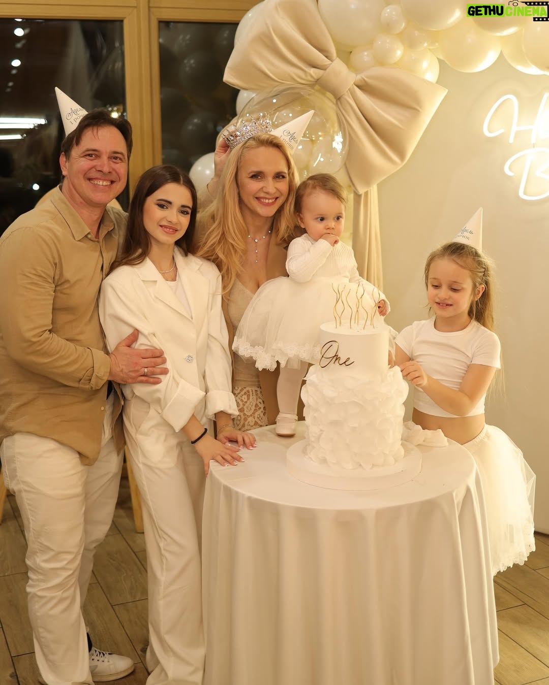 Liliia Rebryk - 51.3K Likes - Просто залишу ці фантастичні фото тут…
На згадку про 15 березня.
Про те, як швидко летить час.
Про перший день народження Адель💖
Фото @tsaruk.photo 🫶🏻