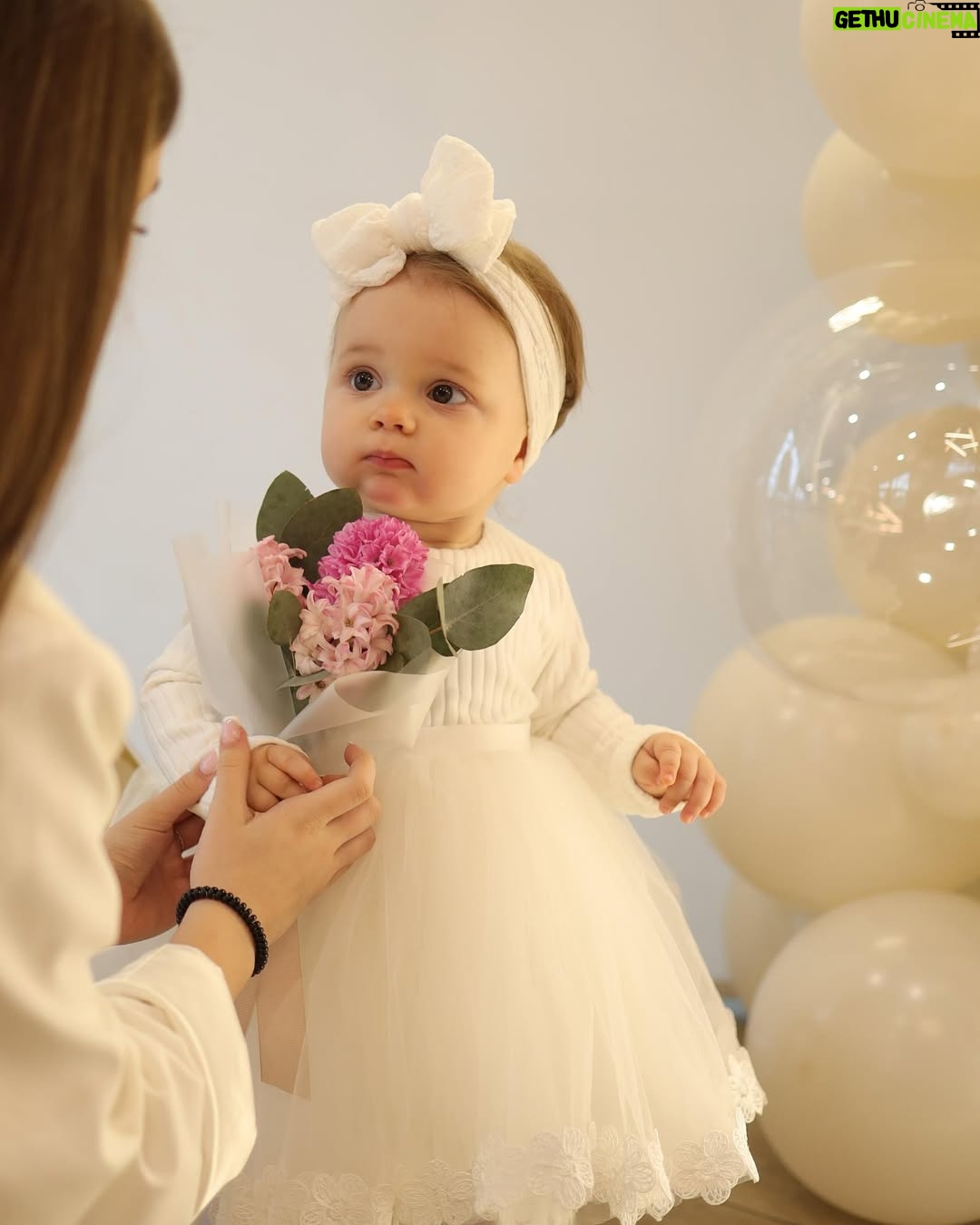 Liliia Rebryk - 51.3K Likes - Просто залишу ці фантастичні фото тут…
На згадку про 15 березня.
Про те, як швидко летить час.
Про перший день народження Адель💖
Фото @tsaruk.photo 🫶🏻