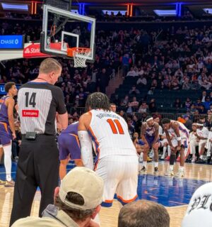 Lindsay Czarniak Instagram - This was a night we won't forget! A belated birthday gift for our boy watching his favorites - the Knicks and @suns  Jalen Brunson's return from injury made it even sweeter. thank you @nyknicks for the incredible hospitality! Love any chance to take in @thegarden #nba #knicks #basketball #family #love #msg