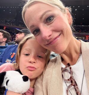 Lindsay Czarniak Instagram - This was a night we won't forget! A belated birthday gift for our boy watching his favorites - the Knicks and @suns  Jalen Brunson's return from injury made it even sweeter. thank you @nyknicks for the incredible hospitality! Love any chance to take in @thegarden #nba #knicks #basketball #family #love #msg