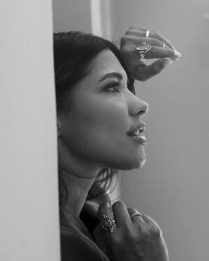 Lisseth Chavez Instagram - Grateful to have been captured through the lens of the talented @manfredbaumann . Such a pleasure working with him and his beautiful wife, @nellybaumann 😍🥹📸
Thank youuuuu🙏🏽 
photo @manfredbaumann
make up by @nellybaumann
location @leicagalleryla