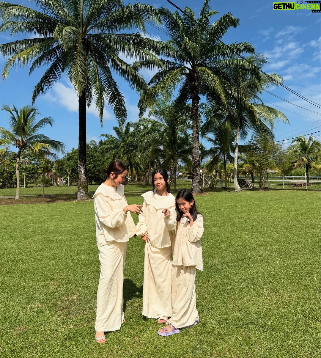 Liyana Jasmay - 1.3K Likes - 1, 2 , 3 sila buka pintu, kita dtg nak beraya 💛💛
2nd day Raya in @petitmoi.my Danielle Kurung ( mummy and sofia ) Ellie Kurung ( Selena )
Cute tak our baju?