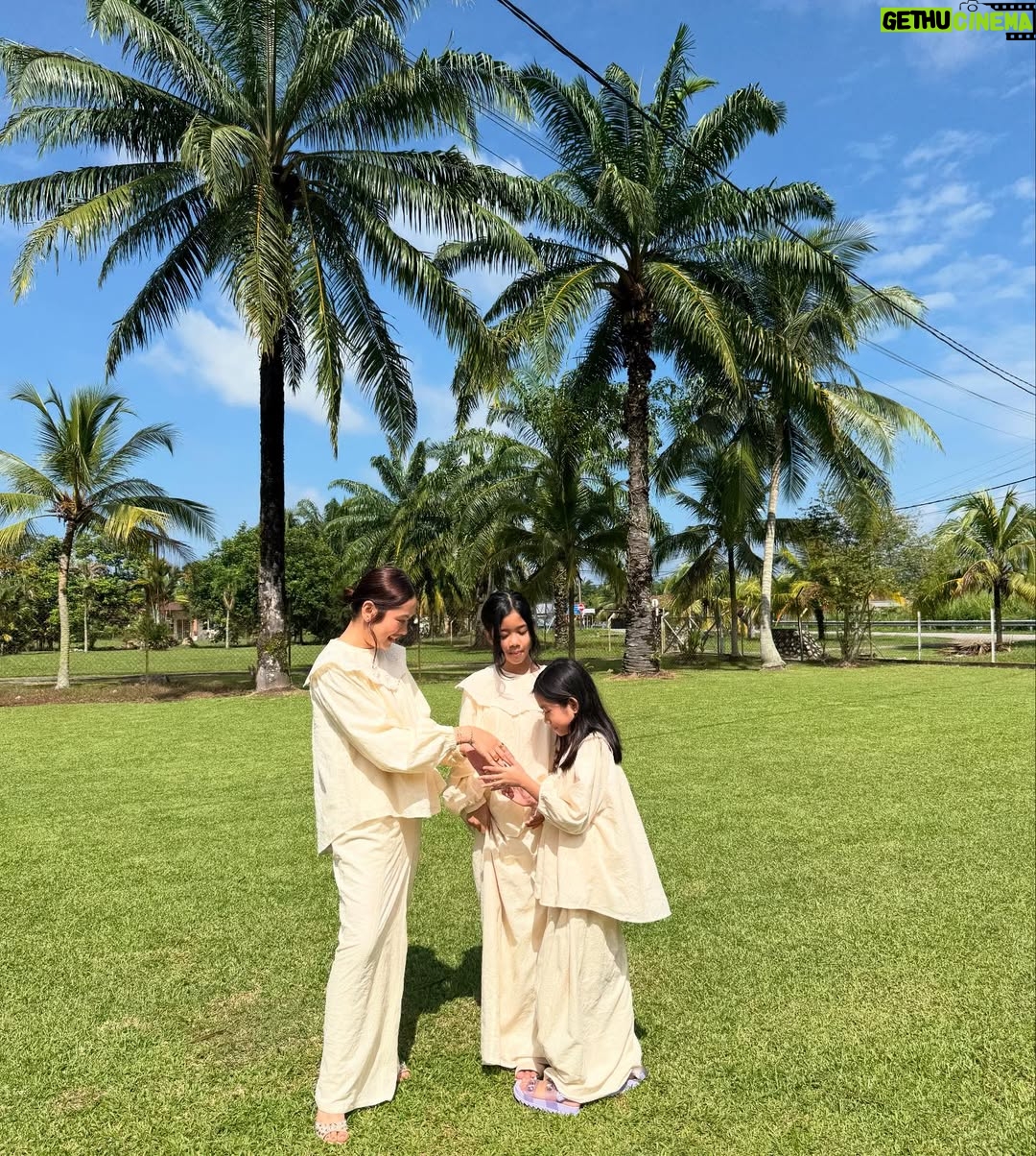 Liyana Jasmay - 1.3K Likes - 1, 2 , 3 sila buka pintu, kita dtg nak beraya 💛💛
2nd day Raya in @petitmoi.my Danielle Kurung ( mummy and sofia ) Ellie Kurung ( Selena )
Cute tak our baju?