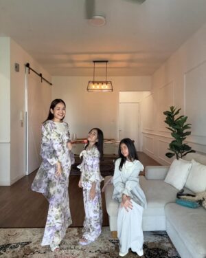Liyana Jasmay Instagram - Selamat Hari Raya, Maaf Zahir Batin🤍

Liyana, Fathuddin, Sofia and Selena