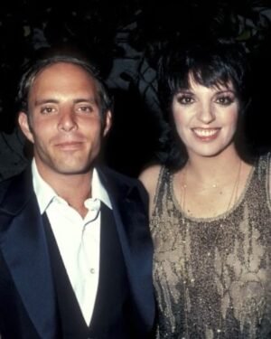Liza Minnelli Instagram - Kids! My darling and oh so handsome brother, Joey has a big birthday today! You are so loved! It was fun spending time with you this week honoring your birthday. I adore you baby…here’s to many, many more fun birthdays together! We celebrated with cake, delicious Italian food, more stars than you would be able to count and a fun surprise that is top secret for the moment! Our sister, Lorna is selling out concerts in London, which is why we weren’t all together. Beloved Lorna, our family princess, always remembers everyone’s birthday! Love, Love and More Love! Your Big Sister, Liza ♥️