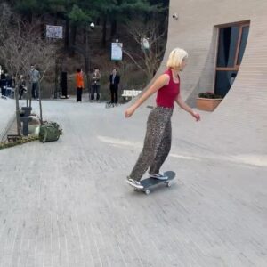 Lizzie Armanto Instagram - When I say; I know a spot & you know what I mean 🍡 🛹
📱 @hyesutattoo