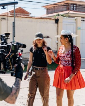 Lizzie Armanto Instagram - Behind the scenes of @imillaskate, a collective of Indigenous women known as “cholita skaters” from Bolivia. @LizzieArmanto went down to Cochabamba to see how skateboarding has sculpted the lives of these women.

Documentary by @Optimist coming in April.

📸 @lapir0
