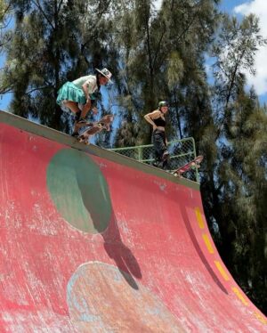 Lizzie Armanto Instagram - Behind the scenes of @imillaskate, a collective of Indigenous women known as “cholita skaters” from Bolivia. @LizzieArmanto went down to Cochabamba to see how skateboarding has sculpted the lives of these women.

Documentary by @Optimist coming in April.

📸 @lapir0