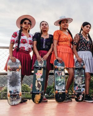Lizzie Armanto Instagram - Behind the scenes of @imillaskate, a collective of Indigenous women known as “cholita skaters” from Bolivia. @LizzieArmanto went down to Cochabamba to see how skateboarding has sculpted the lives of these women.

Documentary by @Optimist coming in April.

📸 @lapir0