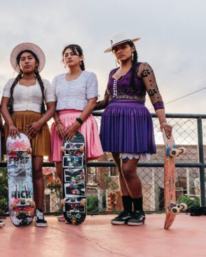 Lizzie Armanto Instagram - Behind the scenes of @imillaskate, a collective of Indigenous women known as “cholita skaters” from Bolivia. @LizzieArmanto went down to Cochabamba to see how skateboarding has sculpted the lives of these women.

Documentary by @Optimist coming in April.

📸 @lapir0