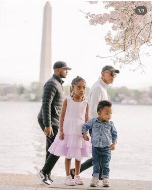 Loni Love Instagram - Mama @portiaportiaportia was taking pics of her beautiful children in DC during the peak of the cherry blossoms.. look who stepped in the shot! Mama didn’t notice ( she was focused on the little ones)  but was pleasantly surprised. Of course President O apologized. What a great memory for the family!!!