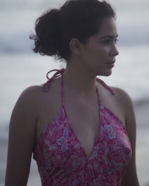 Lore Graniewicz Instagram - Así totalmente yo, sin maquillaje, sin filtros, sin nada que me importe. Esta soy totalmente yo 
Pero eso si, mis ojos siempre con muchos sueños ⭐️
Gracias amor mío por amarme y apoyarme tal cual soy
Photo: @mauricio_3k
