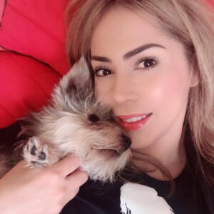 Lore Graniewicz Instagram - Voy a crear la vida que merezco, no importa cuantos miedos cueste 🙏🏻 Gracias @benefitmexico por mi delineador de ceja y tinta de labios los amo!!!! Quedan increíbles. 
#browpencil #benetintph 
@sd.talent #preciselymybrowpencil #benetint