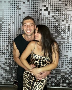 Loren Brovarnik Instagram - Saturday night fever 🪩 💃🏻 🕺🏻 
#teambrovarnik #studio54 #datenight #boogie