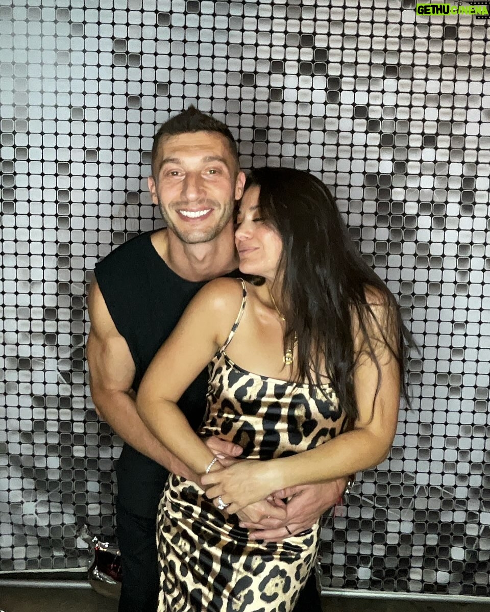 Loren Brovarnik - 23.7K Likes - Saturday night fever šŖ© šš» šŗš»
#teambrovarnik #studio54 #datenight #boogie