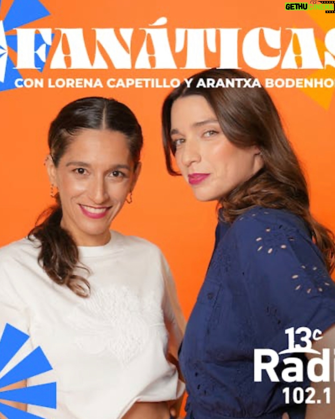 Lorena Capetillo - 1.8K Likes - Feliz Día Del Trabajador y trabajadora radial! ♥️📻
No es friday pero de la radio I’m in love :)
Hoy cumplo 14 años trabajando en la frecuencia modulada, un hogar de agua subterránea hermosa que me ha dado mucha vida, trabajando para servir, acompañar, conociendo a personas hermosas y viviendo grandes experiencias en las comunicaciones. Siempre GRACIAS a este noble medio por existir.
Espacio de profunda verdad.
Gracias a mi partner in love in the reidio @arabodenhofer por construir juntas, por vivir y respirar radio, eres la mejor compañera, generosa de alma y corazón, gracias por trabajar con dedicación para la audiencia, eres una seca, llena de ganas y profesionalismo, con gran destreza lo das todo, te admiro profundamente, gracias por enseñarme el camino de la risa día a día, y seguir comunicando e informando arte y cultura en nuestra querida casa radial @radio_13c 🧡
Gracias al equipo entero por hacer posible cada momento al aire día a día :)
Feliz día a todxs los profesionales que se entregan día a día en esta misión y labor tan llena de propósito ✨
Gracias a uds, por sintonizarnos ✨
Gracias a AUDIOTECHNICA por ser parte de esta aventura y acompañarnos en nuestras grabaciones, podcast y radioteatro ✨
Solo gracias a la vida, que me ha dado tanta radio 💖
Les esperamos de lunes a viernes, de 5 a 6 pm en el 102.1 en nuestro programa “F A N A T I C A S” .
Nos sintonizamos el lunes!!!
#DiaDelTrabajadorRadial #Radio #FM #AM