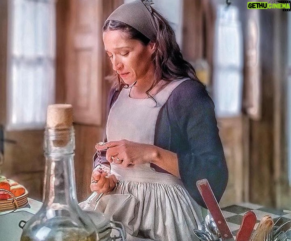 Lorena Capetillo - 1.9K Likes - HOY ESTRENAMOS!
Ha sido un trabajo mancomunado que valoro y admiro profundamente. Cada departamento está entregando con excelencia el todo…les voy a ir mostrando parte de este proceso que de verdad ha sido intenso, difícil, apasionante…de todo…y porque es un honor reversionar una de las teleseries más icónicas de nuestro país.
Hoy en la noche, no dejen de ver “EL SEÑOR DE LA QUERENCIA”.
Por la temática es súper difícil decir “disfrútenla”…así que solo les diré que cuando la empiecen a ver, espero que podamos conversar de todo eso…nos hablamos en la noche!!! 😘
Gracias por las fotos
@jose.vasquez.92372
@amancaipb
@ignachosky
💓